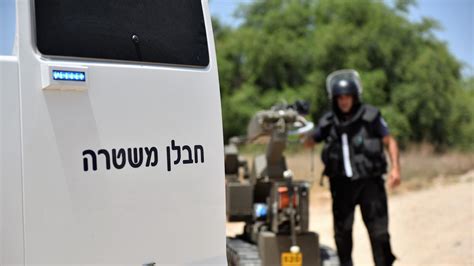 האתר הרשמי של עיתון מעריב, כל חדשות היום מהארץ ומהעולם במקום אחד. בלון נפץ אותר במסילת רכבת סמוך לגבים - חבלנים פועלים במקום ...