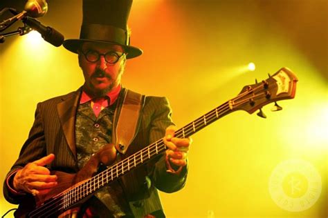 10 Top Bass Playing Tips With Les Claypool All Things Guitar