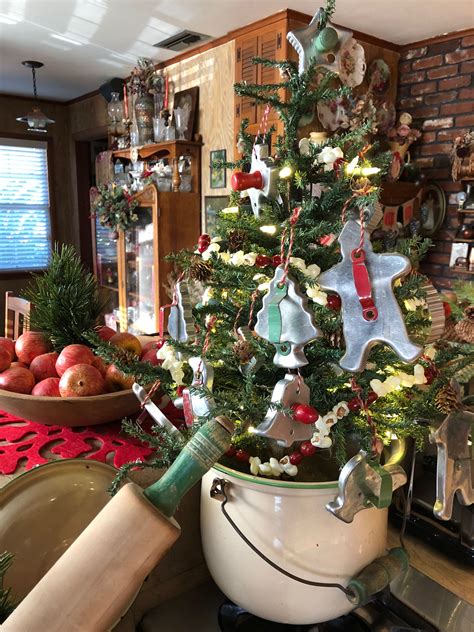 Christmas outdoor vintage decorations for kitchen. My vintage Christmas kitchen | Cool christmas trees ...