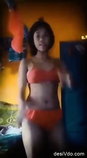 Randi Ladki Ne Webcam Ke Samne Chaddi Bra Me Dance Kiya Kiya Eporner