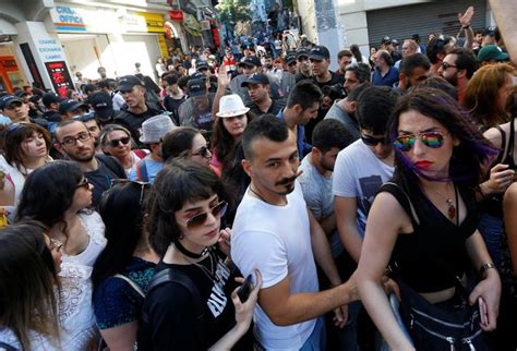 Istanbul Polizei Verhindert Gay Pride Marsch DER SPIEGEL