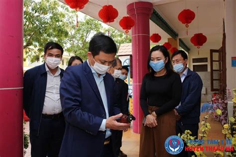 Đeo khẩu trang đúng cách theo hướng dẫn của bộ y tế khi tới khu vực tập trung đông. Tăng cường phòng chống dịch bệnh Covid-19 trong trường học