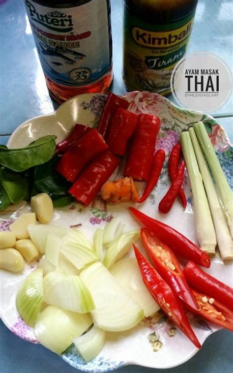 Masak bahan tumis sehingga naik minyak. Resipi Ayam Masak Thai Super Sedap! - Rasa