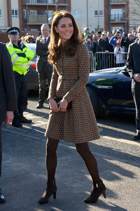 The Duchess Of Cambridge Visits Oxford Art Room Charity Hello