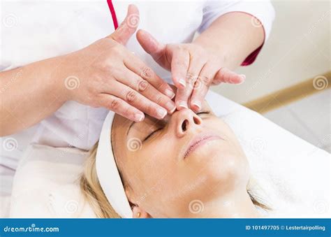 Process Cosmetic Mask Of Massage And Facials Stock Image Image Of Clinic Health 101497705