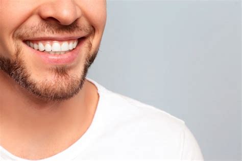 Sabes qué son los dientes transparentes El blog de Vitaldent Hábitos tratamientos y