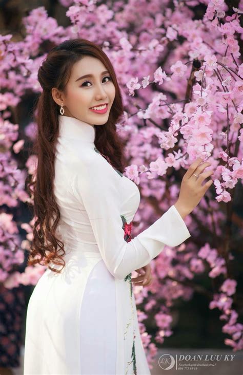 Trên các diễn đàn mạng, công chúng vẫn dành cho thúy vy những dòng chữ. ボード「asian」のピン