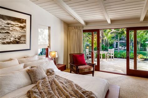 A that comes to your door b where technology controls c which are in every bedroom d whose jobs require a lot of travel. Butterfly Beach Villa: 50s Ranch-Style Home Goes ...