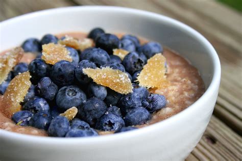 Find ingredients to include add comma separated list of ingredients to include in recipe. Cinnamon Oatmeal with Blueberries and Candied Ginger | Best low calorie snacks, Snacks, Low ...