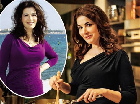 nigella lawson the almost naked chef admits she runs in just her bra and trainers daily mail