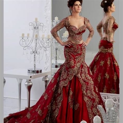 May 26, 2020 · not only does the metallic champagne and gold tones create a warm vintage feel, but the color choice also creates instant glamour, no matter the gown's silhouette or embellishment. Red And Gold Bridal Dresses : Fashion Forecasting 2017 ...