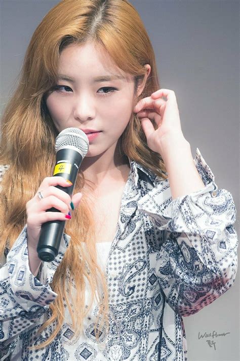 See a recent post on tumblr from @athemistlove about wheein aesthetic. Wheein | Mamamoo | Wheein mamamoo, Mamamoo, Aesthetic pictures