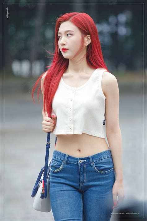𝘳𝘦𝘥 𝘷𝘦𝘭𝘷𝘦𝘵 on twitter red velvet joy kpop hair color asian beauty