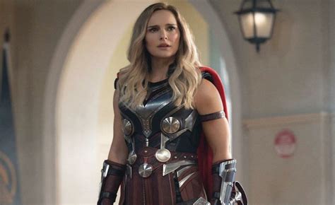After CGI Arms Natalie Portmans Mighty Thor Criticized For CGI Helmet Thor Love And