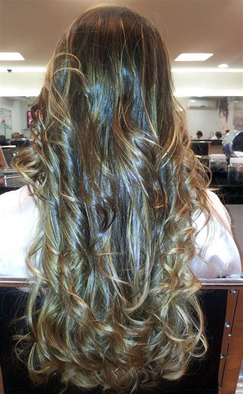 é Escura Mas Feita Pelo Claro Da Luz