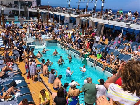 Disappointing Photos Of Cruise Ship Vacations In Real Life