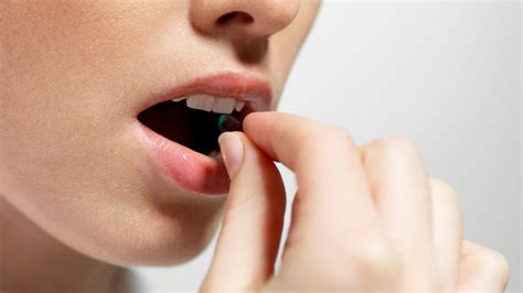 Doctor Reveals Best Way To Swallow Pills Without Gagging Including