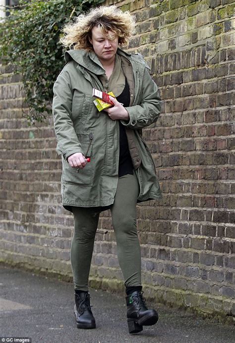 Emily Lloyd Is Seen For First Time Since Giving Birth To Daughter Daily Mail Online