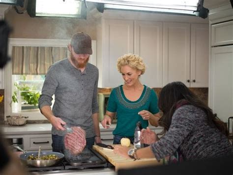 Kimberly Schlapman Mixes Music Cooking Show