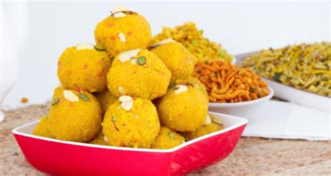 Boondi Ke Ladoo Laddu Recipe By Niru Gupta Ndtv Food