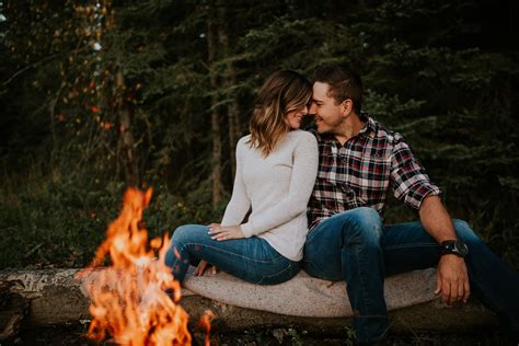 Outdoor Engagement Photos Engagement Couple Engagement Pictures Fall