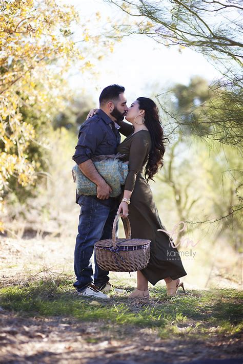 couple photo session picnic kiss couple picnic maternity photographer photography couple picnic