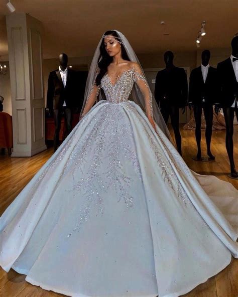 Luxury Arabic Ball Gown Wedding Dress Long Sleeve With Large Beaded Ap