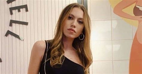 Youtube fenomeni duygu özaslan, basketbolcu sevgilisiyle olay pozlarını instagram hesabına yükledi. Kerem Bursin eski sevgilisi Serenay Sarıkaya'ya benzeyen ...