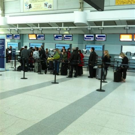 WestJet Check-in - Toronto Pearson International Airport - Terminal 3