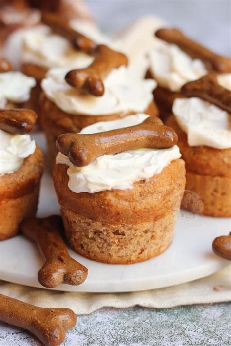 The cake is then topped with a mixture of peanut butter and plain greek yogurt. Easy Pupcakes! - Jane's Patisserie in 2020 | Dog biscuit recipes, Dog cake recipes, Dog cakes
