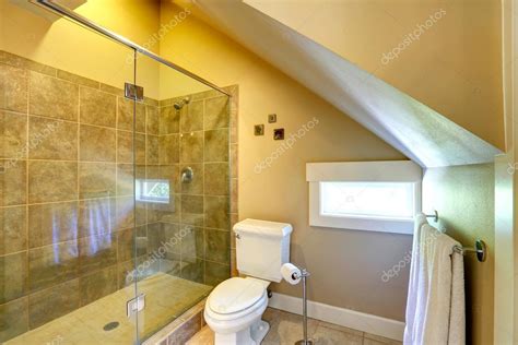 It is going to make your bathroom times more hygienic. Vaulted ceiling cozy bathroom — Stock Photo © iriana88w ...