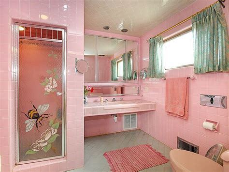 Modern bathroom design by giemmegi. pink aesthetic in 2020 | Vintage bathrooms, Retro ...