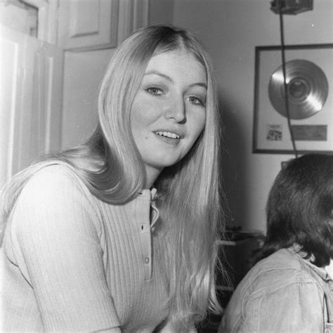 Mary Hopkin Story And Beautiful Photos Of Welsh Singer Who Sang ‘those