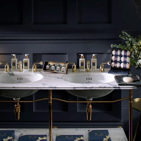 We are fireplace retailers based in hammersmith, london. Floris London on Location at our Beckenham Location House ...