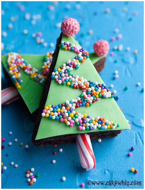 These brownie christmas trees are a fun quick treat for kids for the holidays. Easy Christmas Brownies {Christmas Tree Brownies} - CakeWhiz