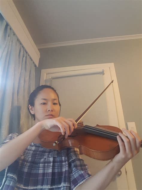 How The Pinky Should Be On The Violinviola Bow 小指はヴァイオリン又はヴィオラの弓でどうなる