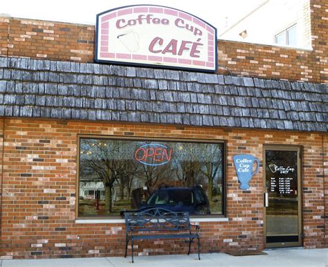 If you find yourself southeast of des moines looking for a square meal, drive around the town square of sully until you spot the coffee cup café. The Iowa Housewife: Coffee Cup Cafe