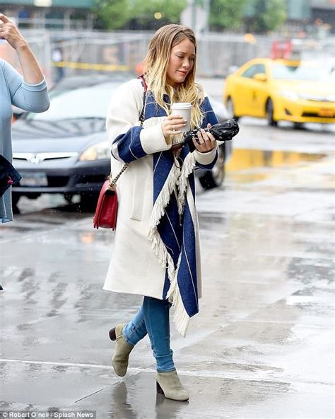 Hilary Duff Looks Chic In Blue And White Blanket Coat Despite Rain Hilary Duff The Duff