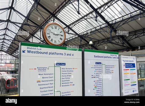 Earls Court Underground Station Westbound Platforms London Uk Stock