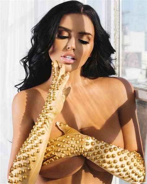 Abigail Ratchford Poses Topless Photo
