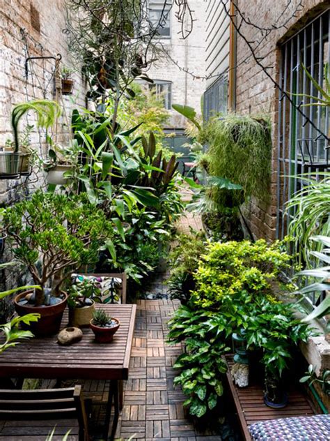 20 Tiny Courtyard Garden With Cozy Seating Homemydesign