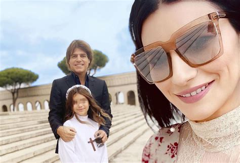 Laura Pausini Feliz En La Primera Comunión De Su Hija