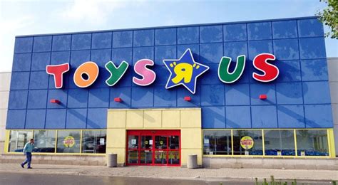 Toys R Us Fans Arent Thrilled With New Geoffreys Toy Box