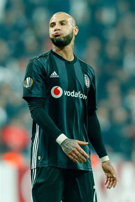 Kariyerini vitoria guimares'de sürdüren ricardo quaresma, portekiz'de açıklamalarda. Ricardo Quaresma of Besiktas gestures during the UEFA Europa League... | Europa league, Good ...