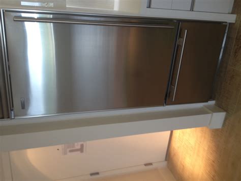 Your stainless steel toaster, refrigerator, sink, or convection oven has scratches in the steel. Fort Lauderdale Scratch Repair Glass Stainless | Yourscratchman.com