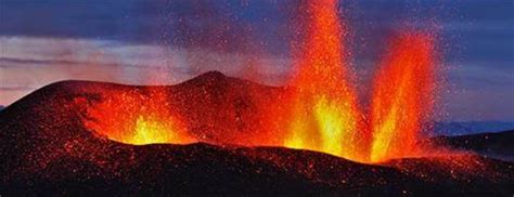 431 689 просмотров 431 тыс. Éruption du volcan Eyjafjallajökull, Islande | Planète Québec