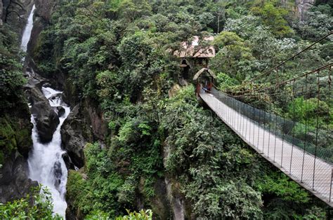 Since 1992 the guevara zamora family with private investment begins the construction of ecological trails on the property where the pailón de diablo waterfall is located. Wasserfall In Banos Santa Agua, Ecuador Stockbild - Bild ...