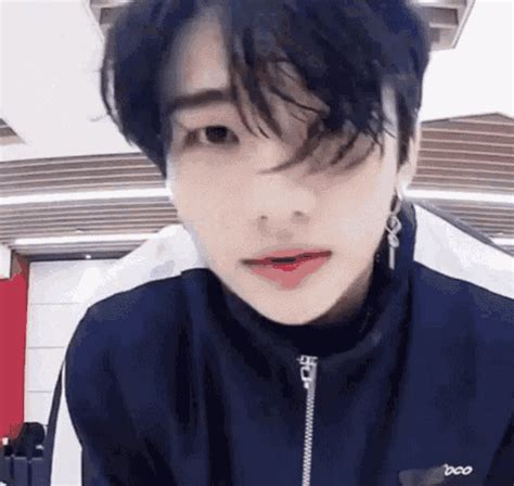 The perfect straykids animated gif for your conversation. Stray Kids Hyunjin GIF - StrayKids Hyunjin Kpop - Discover ...