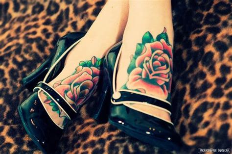 Pin by Lu Kacz on tattoos i like | Foot tattoos, Rose tattoos, Tattoos for women flowers