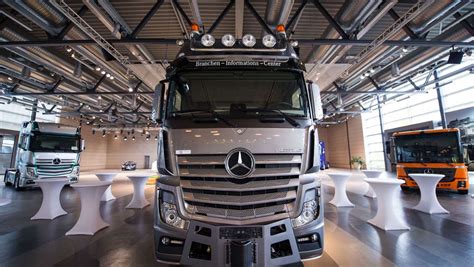 Daimler Lkw Chef Stefan Buchner Geht In Den Ruhestand Wirtschaft